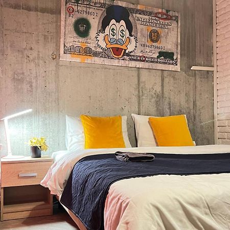Moonlight Hostel 利沃夫 外观 照片