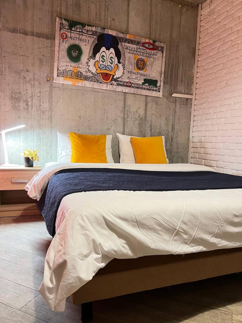 Moonlight Hostel 利沃夫 外观 照片