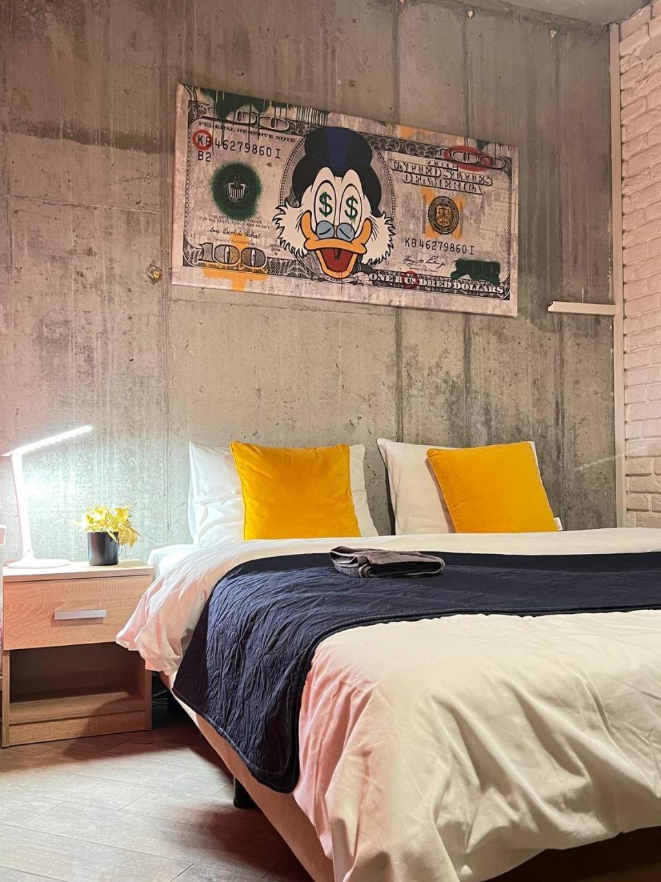 Moonlight Hostel 利沃夫 外观 照片